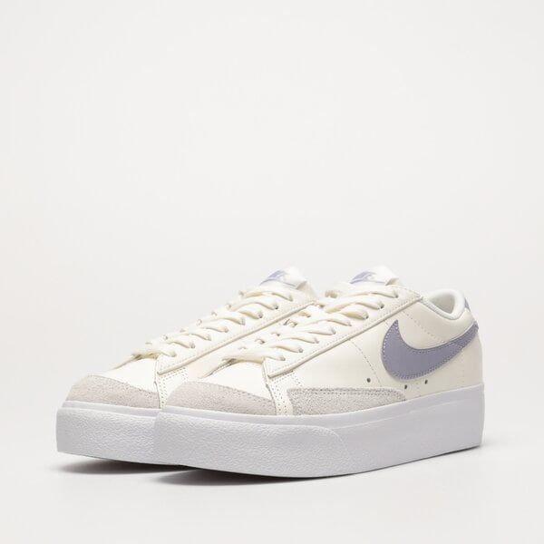 Дамски маратонки NIKE W BLAZER LOW PLATFORM dj0292-110 цвят бял