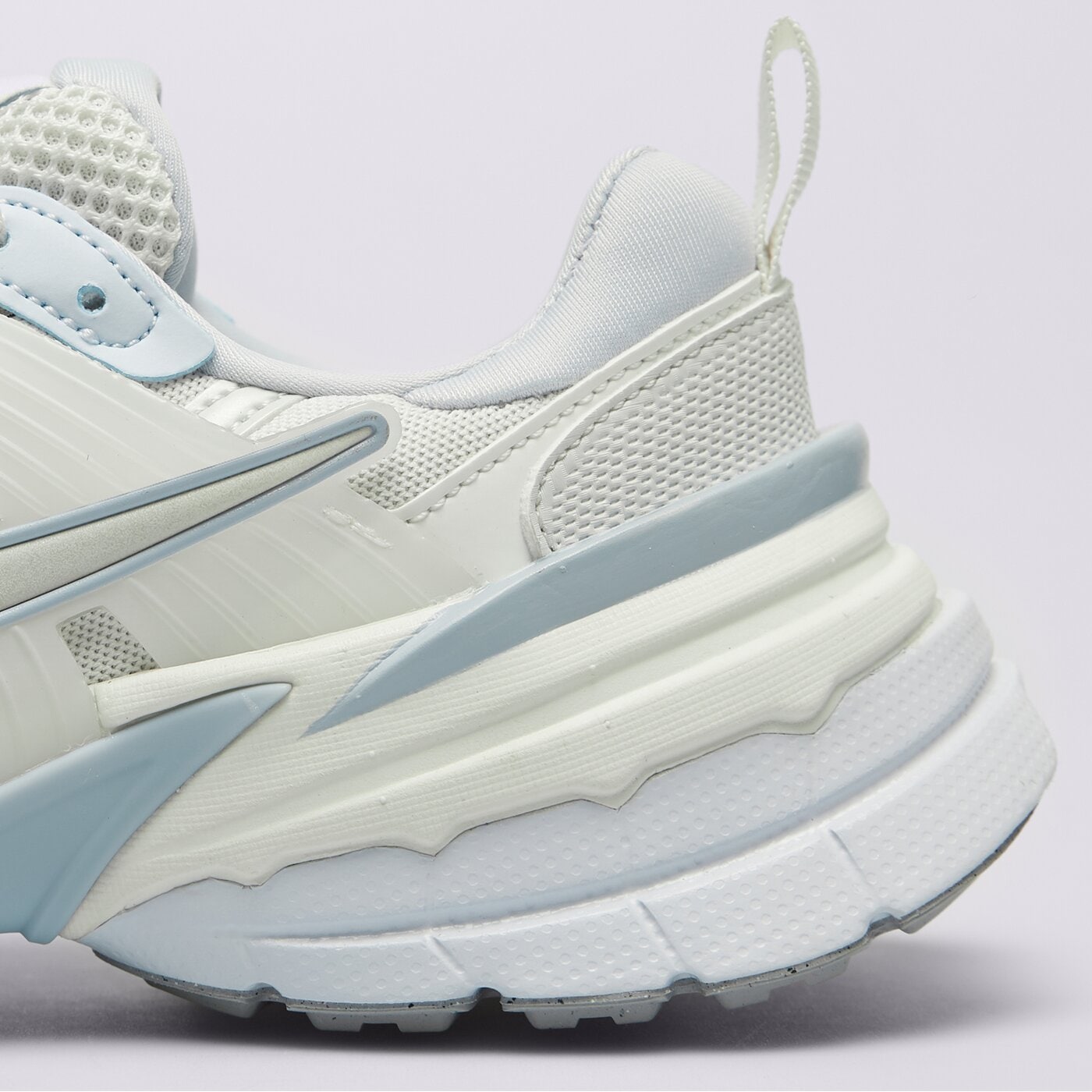 Дамски маратонки NIKE V2K RUN  fd0736-009 цвят бял