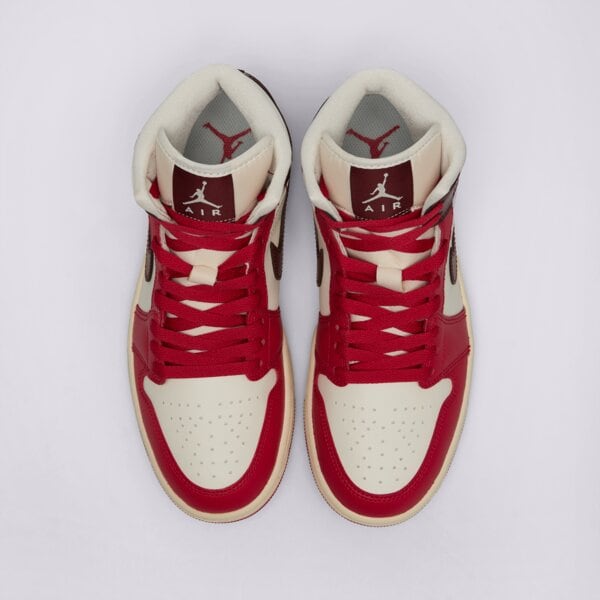 Дамски маратонки WMNS AIR JORDAN 1 MID bq6472-119 цвят бежов