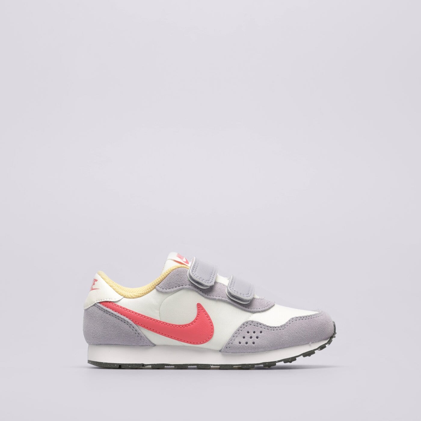 Детски маратонки NIKE MD VALIANT cn8559-502 цвят бежов