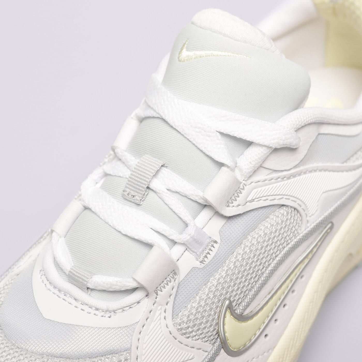 Дамски маратонки NIKE WMNS AIR MAX BLISS SUEDE fd9861-100 цвят бежов