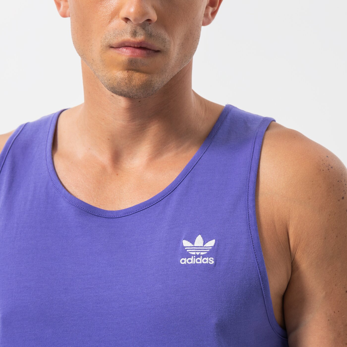 Мъжка тениска ADIDAS ПОТНИК ESSENTIALS ПОТНИК he9432 цвят виолетов