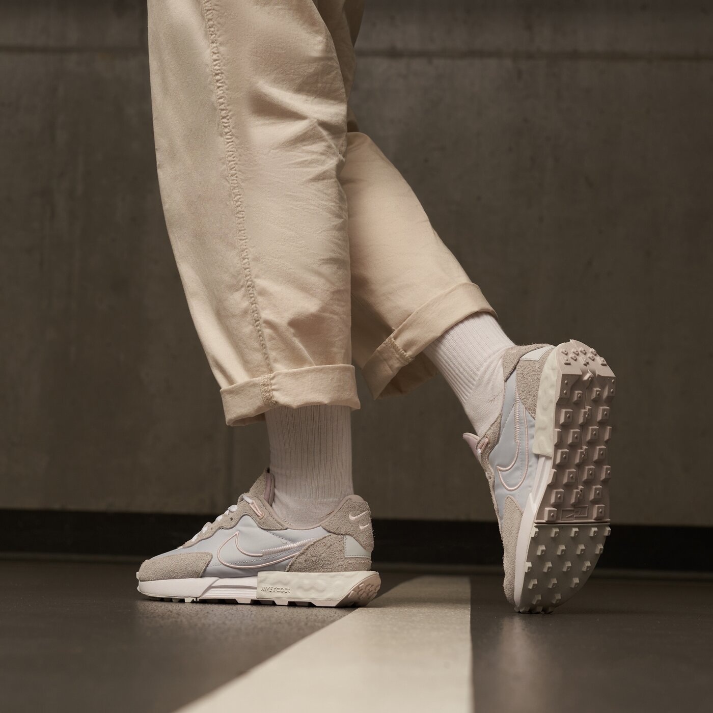 Дамски маратонки NIKE W FONTANKA WAFFLE dc3579-006 цвят сив