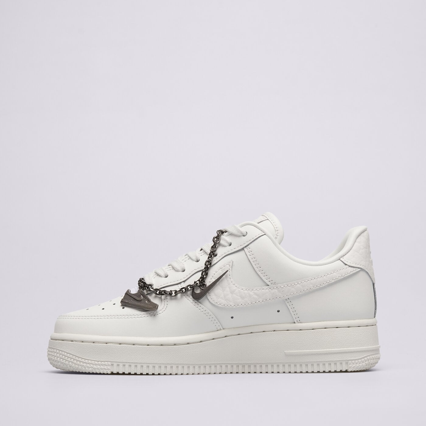 Дамски маратонки NIKE W AIR FORCE 1 '07 LO NJ im6485-121 цвят бежов