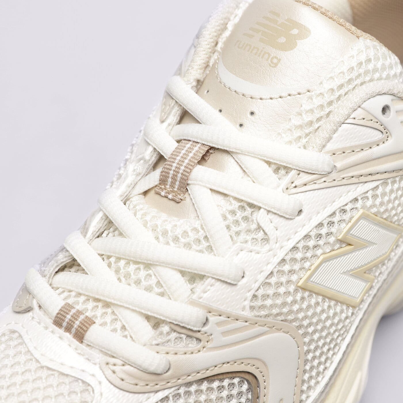 Дамски маратонки NEW BALANCE 530  mr530aa цвят бежов