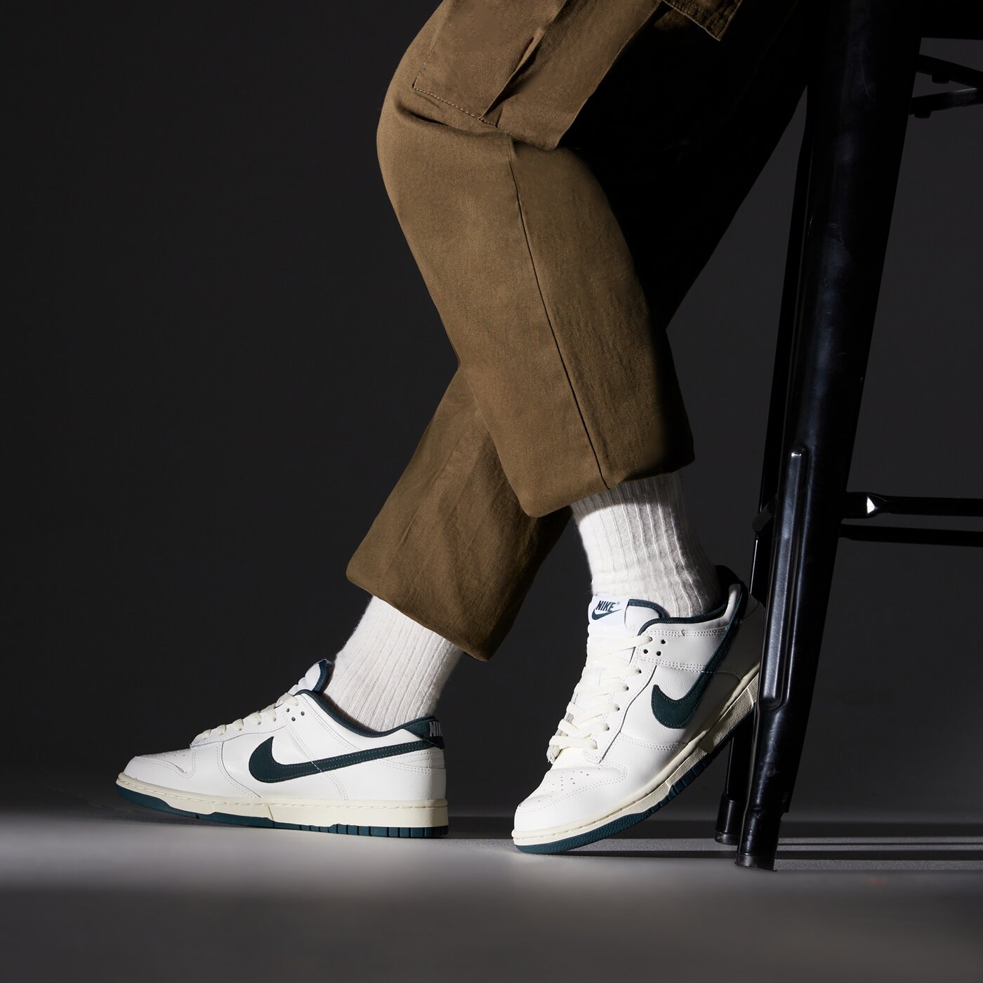 Мъжки маратонки NIKE DUNK LOW fq8080-133 цвят бежов