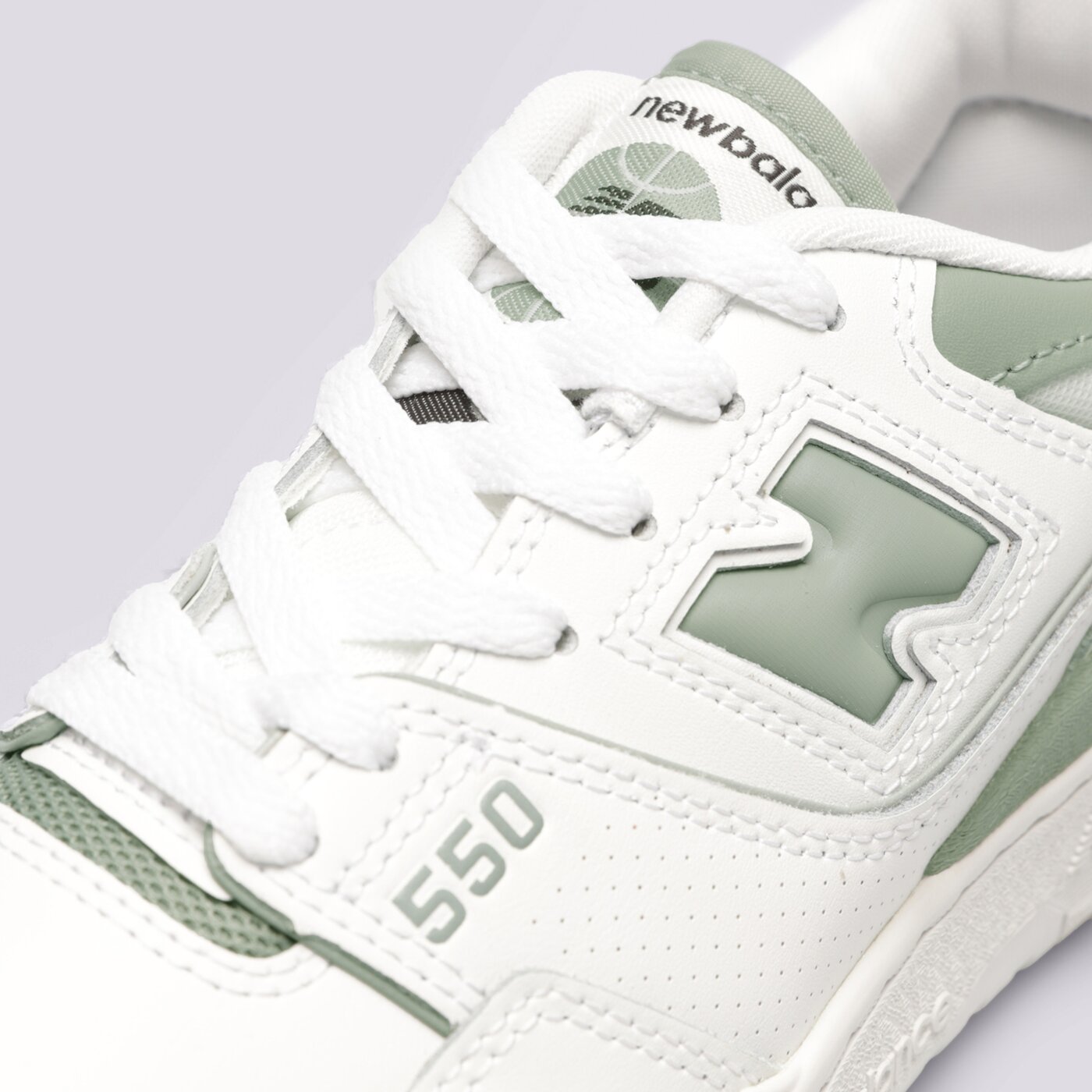 Дамски маратонки NEW BALANCE 550  bbw550bg цвят бял