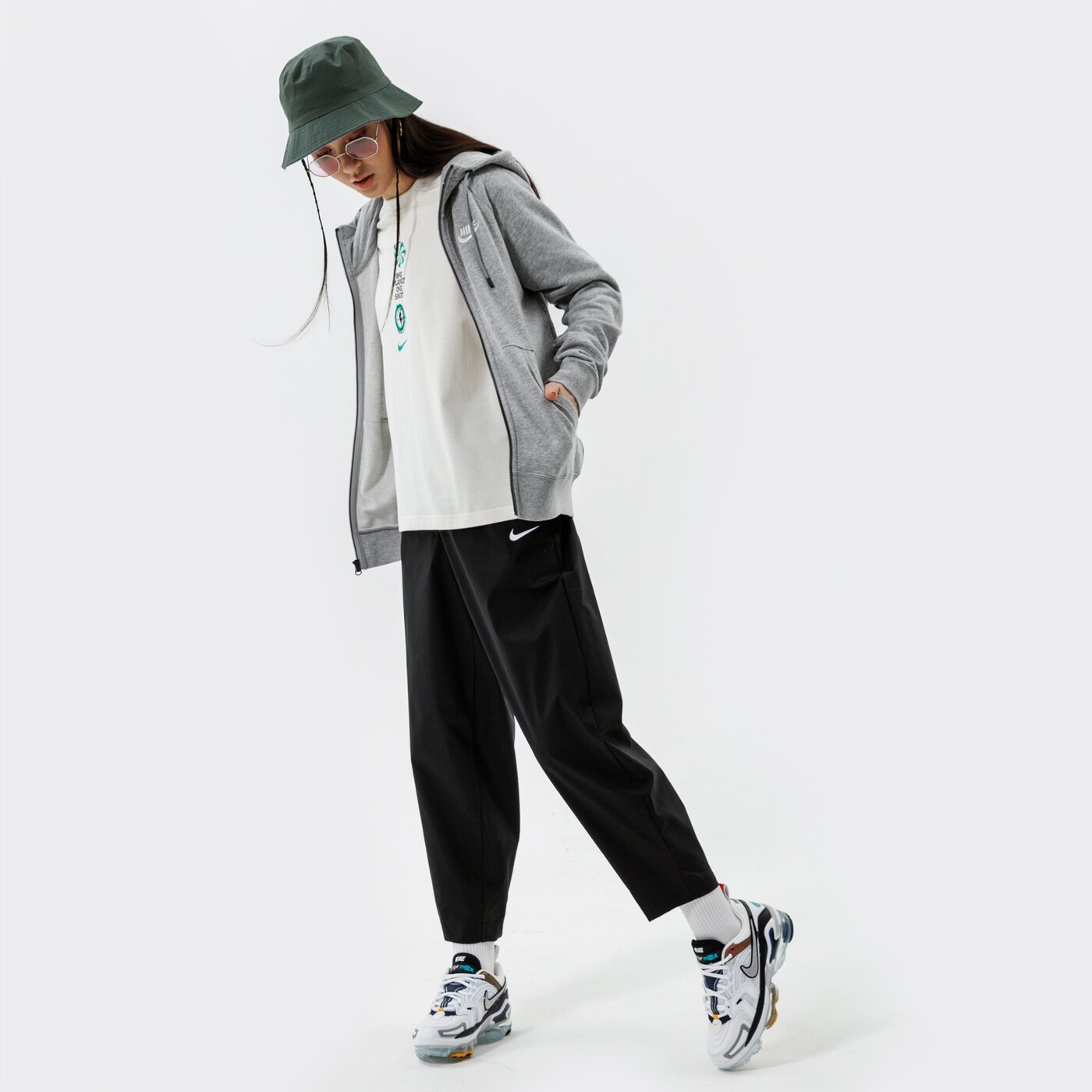 Дамски панталони NIKE ПАНТАЛОНИ W NSW ESSNTL WVN HR PNT CRV dd5975-010 цвят черен