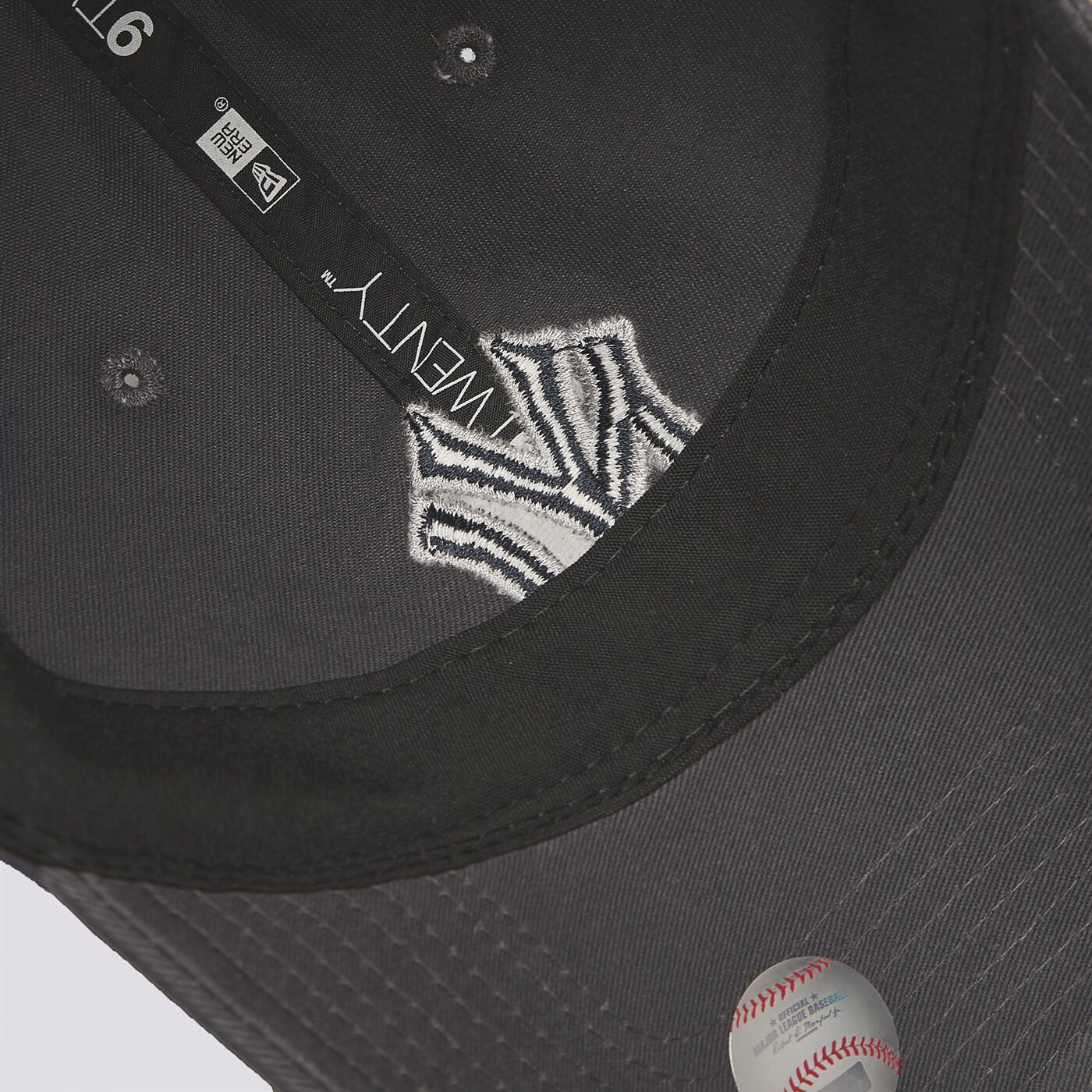 Мъжка шапка с козирка NEW ERA ШАПКА CC 920 NYY NEW YORK YANKEES GRH 60235294 цвят сив