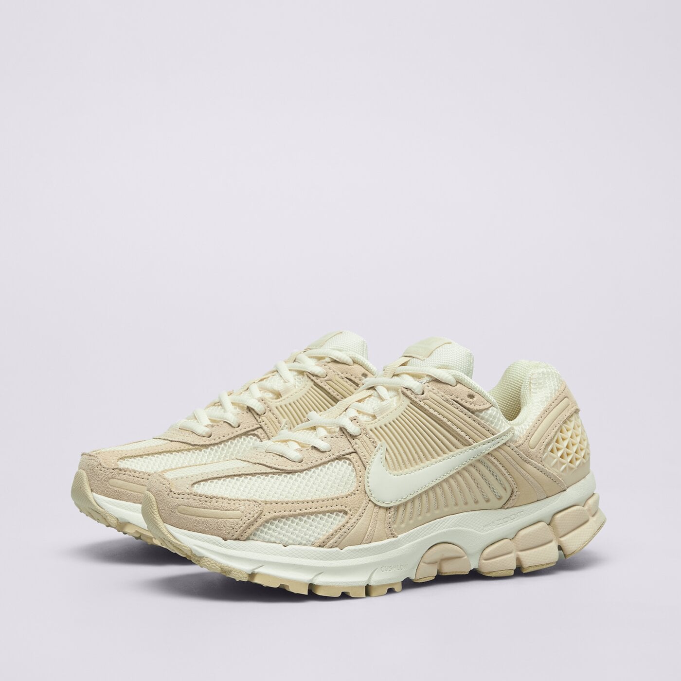 Дамски маратонки NIKE W ZOOM VOMERO 5 hq0458-200 цвят бежов