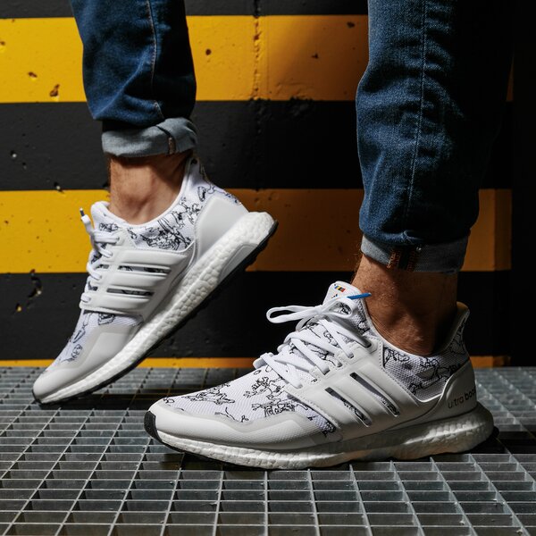 Мъжки маратонки ADIDAS ULTRABOOST DNA X DISNEY fv6049 цвят бял