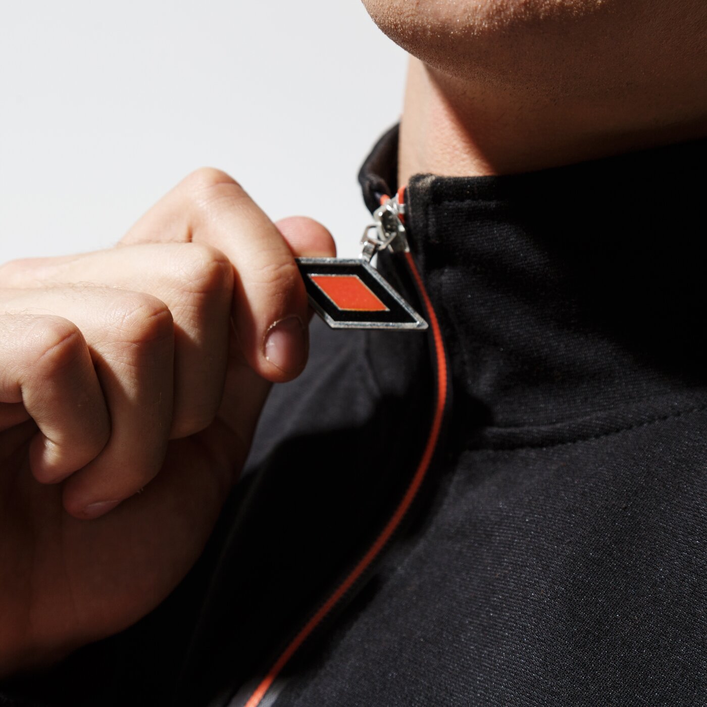 Мъжки суичър UMBRO СУИТЧЪР СЪС ЗАКОПЧАВАНЕ   CLASSIC FZ SWEATSHIRT ul39blm87002 цвят черен