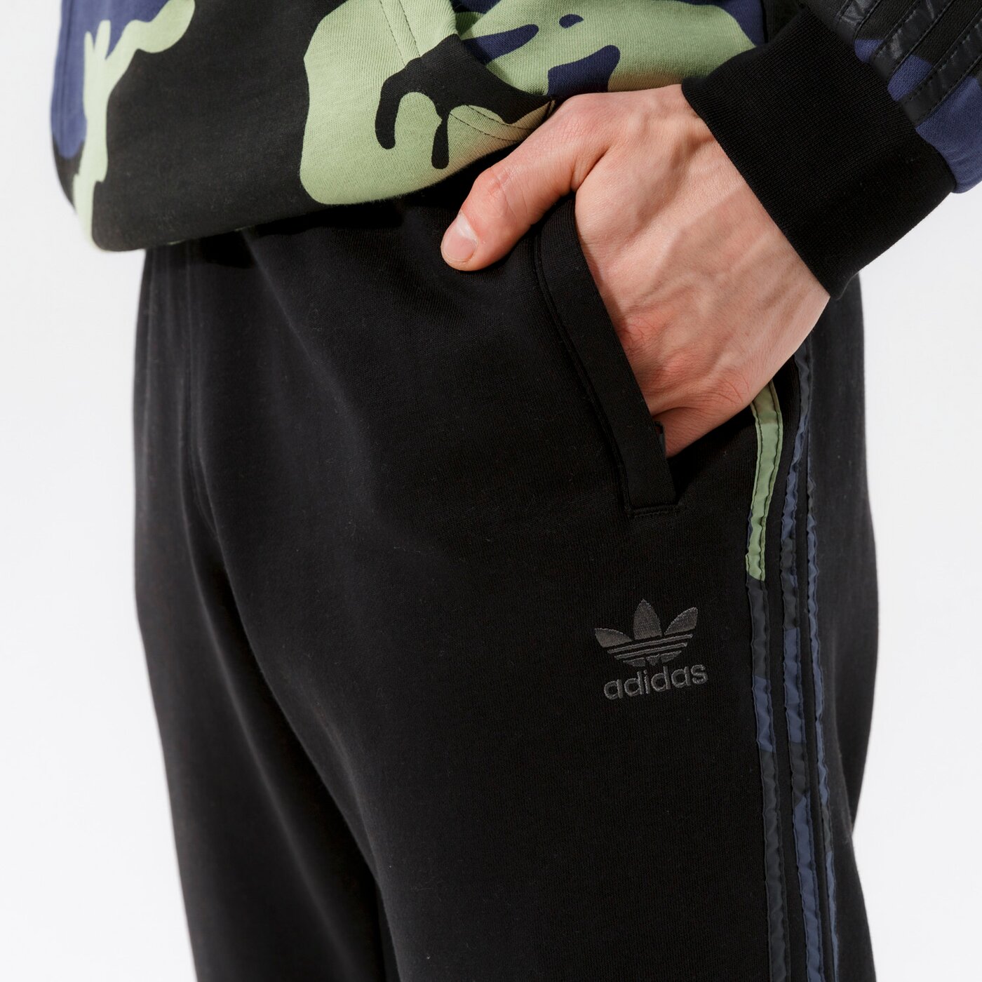 Мъжки панталони ADIDAS ПАНТАЛОНИ CAMO PANTS hf4878 цвят черен