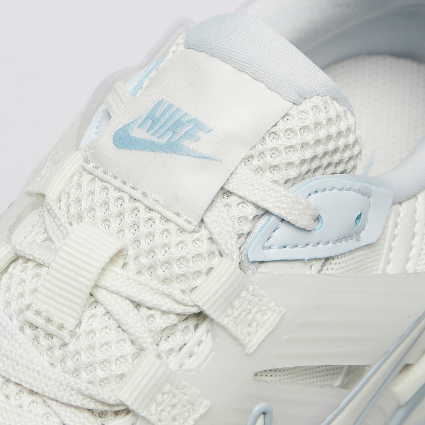 Дамски маратонки NIKE V2K RUN  fd0736-009 цвят бял