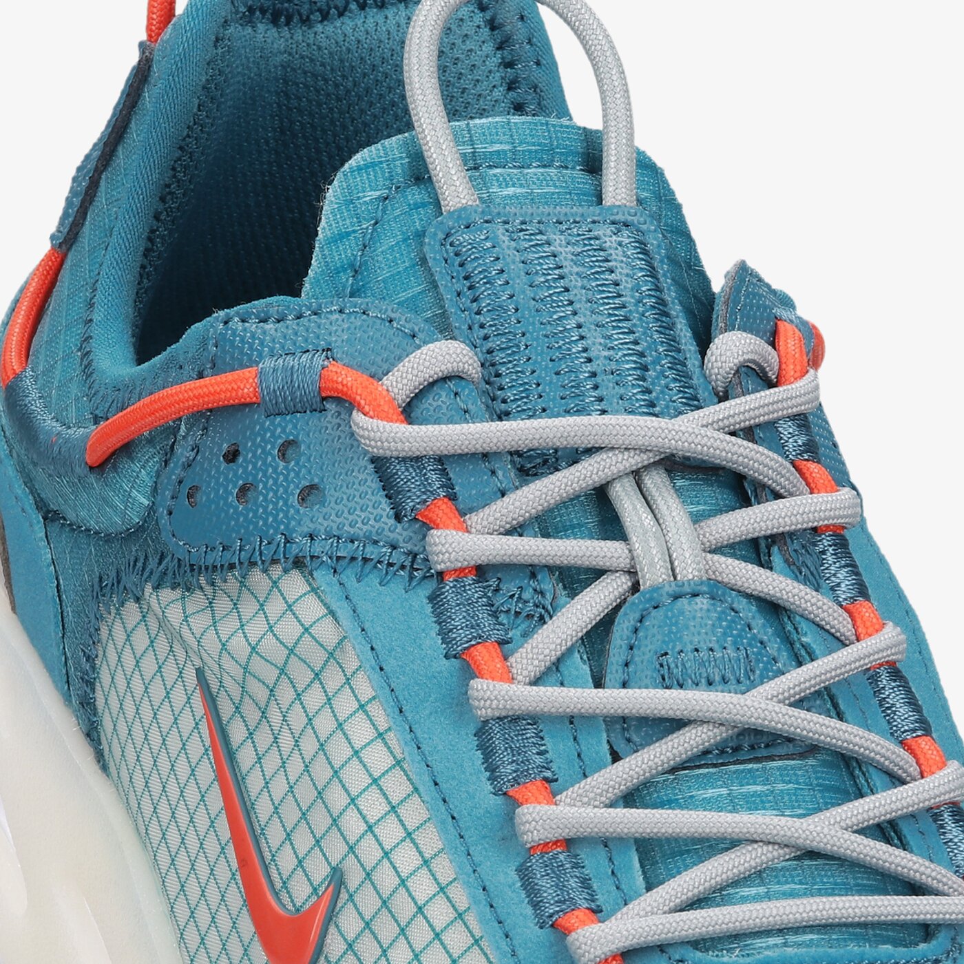 Мъжки маратонки NIKE REACT LIVE cv1772-401 цвят син