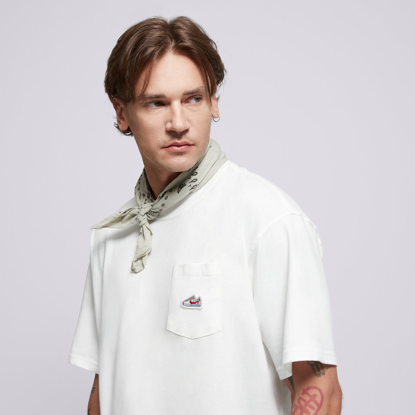 Мъжка тениска NIKE ТЕНИСКА U NSW TEE M90 SNKR PTCH PKT 2 ib1382-100 цвят бял