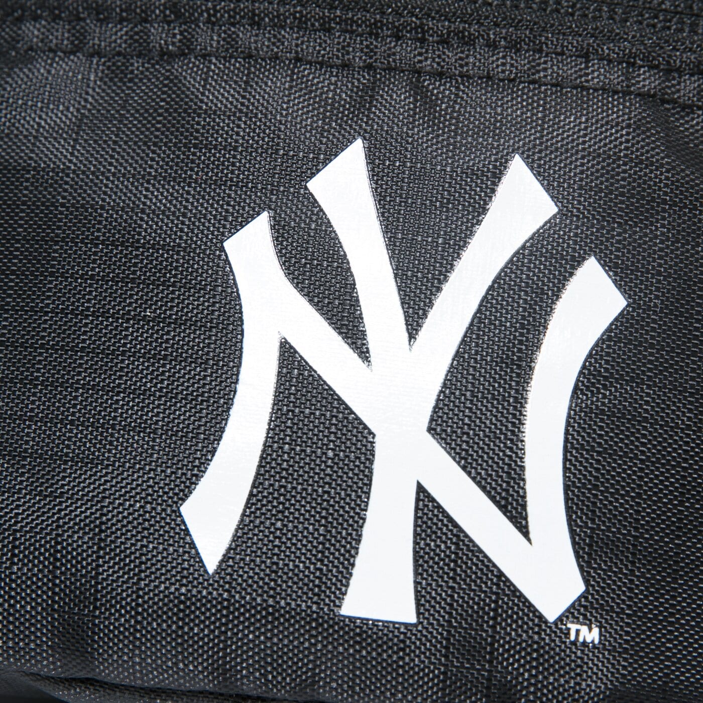 Дамска чанта за кръст NEW ERA ЧАНТА ЗА КРЪСТ MLB MINI WAIST BAG NYY BLK NEW YORK Y 60137393 цвят черен