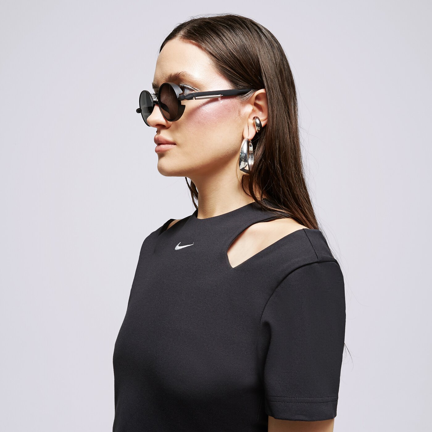 Дамска тениска NIKE ТЕНИСКА W NSW ESSNTL SS ТОП CUT OUT dv7962-010 цвят черен