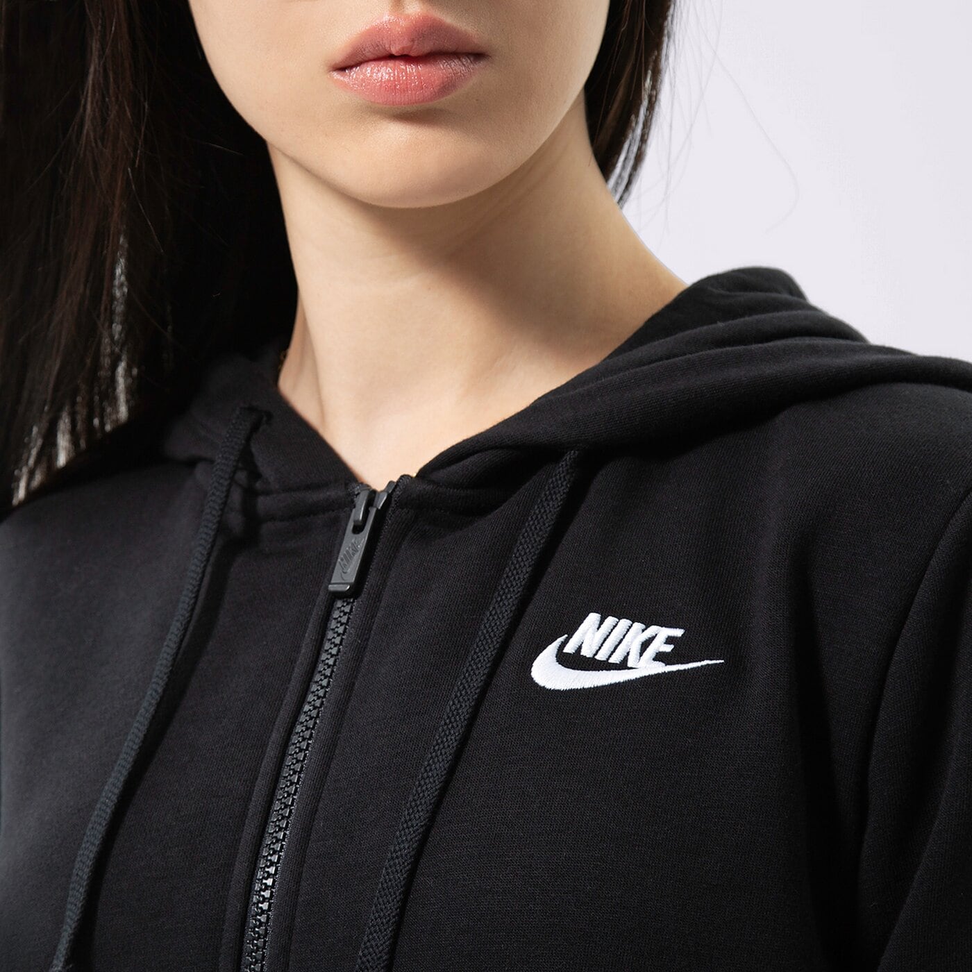 Дамски суичър NIKE СУИТЧЪР С ЦИП И С КАЧУЛКА W NSW CLUB FLC FZ  dq5471-010 цвят черен