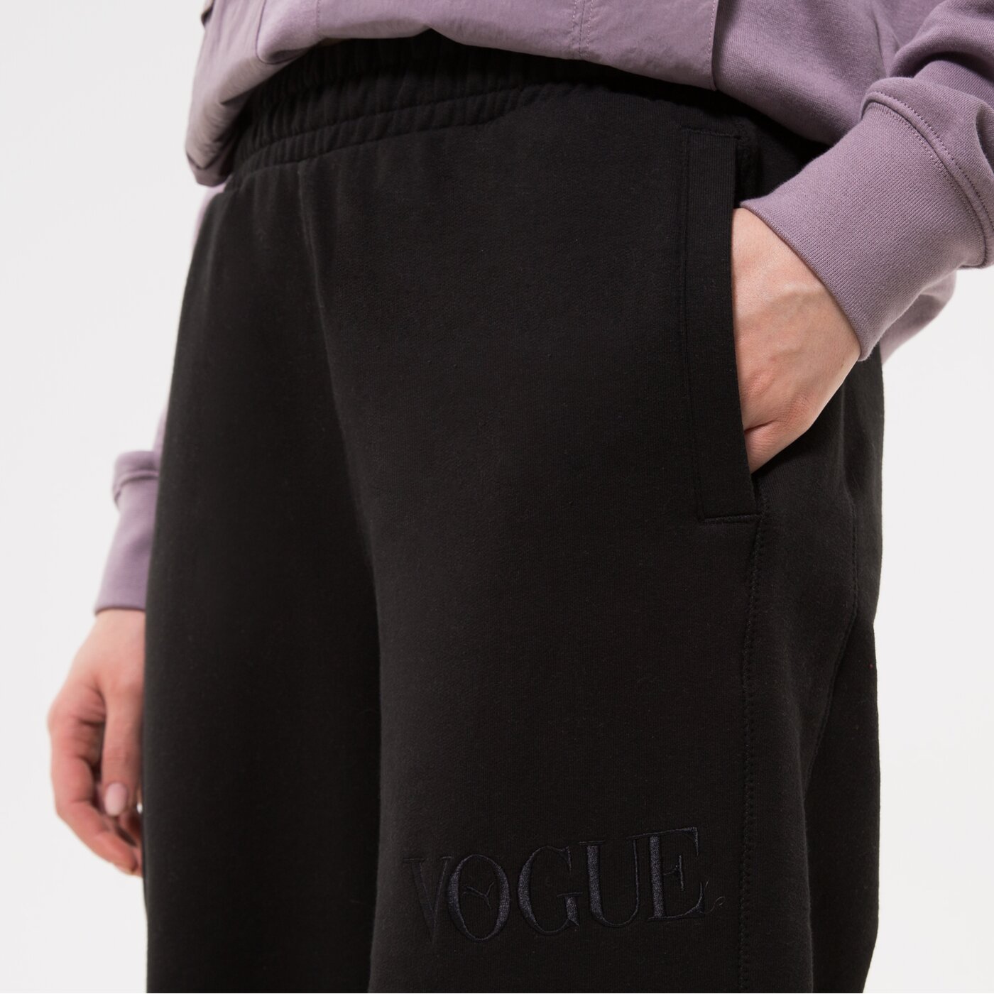 Дамски панталони PUMA ПАНТАЛОНИ PUMA X VOGUE SWEATPANTS TR BLACK 534694-01 цвят черен