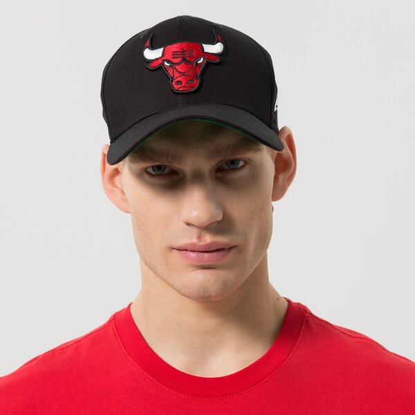 Мъжка шапка с козирка NEW ERA ШАПКА COLOUR 950 SS BULLS CHICAGO BULLS BLKOTC 60240588 цвят черен