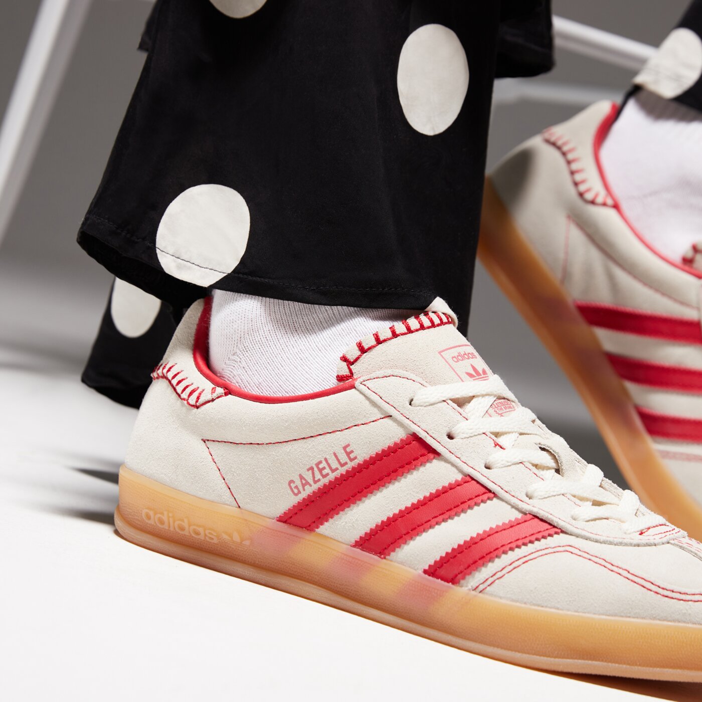 Дамски маратонки ADIDAS GAZELLE INDOOR W js1402 цвят бял