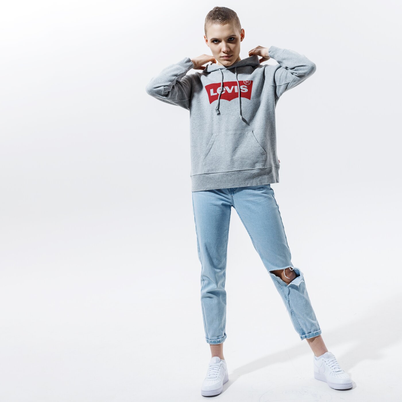 Дамски суичър LEVI'S СУИТЧЪР С КАЧУЛКА GRAPHIC SPORT HOODIE 35946-0003 цвят сив