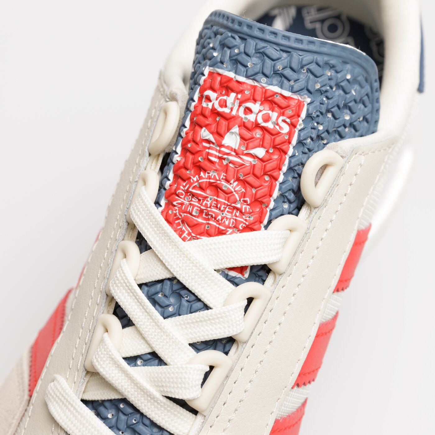 Мъжки маратонки ADIDAS RETROPY E5 gw6776 цвят бежов