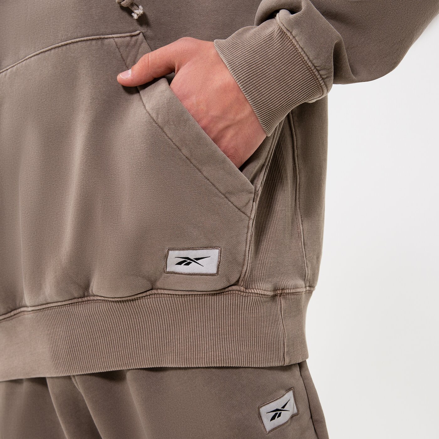 Мъжки суичър REEBOK СУИТЧЪР С КАЧУЛКА   CLASSIC NATURAL DYE HOODIE hm5361 цвят кафяв