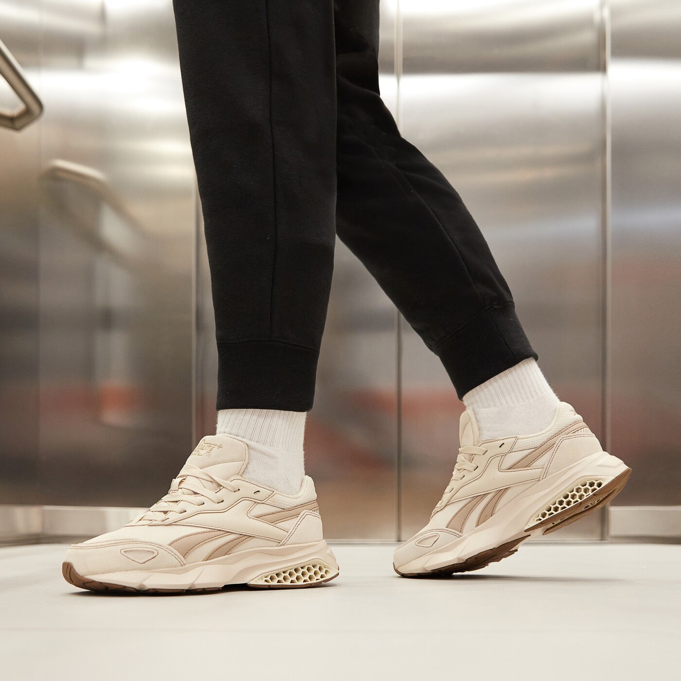 Дамски маратонки REEBOK HEXALITE LEGACY 1.5 100033730 цвят бежов