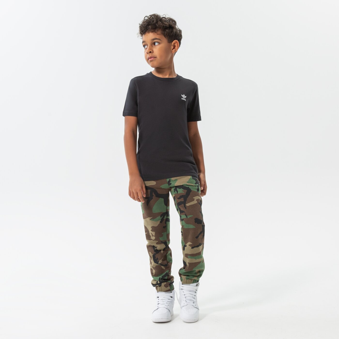 Детски панталони JORDAN ПАНТАЛОНИ ESSENTIALS CAMO PANTS BOY 95a718-e4f цвят каки