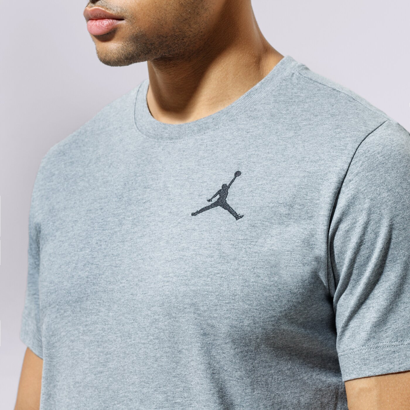 Мъжка тениска JORDAN ТЕНИСКА M J JUMPMAN EMB SS CREW dc7485-091 цвят сив