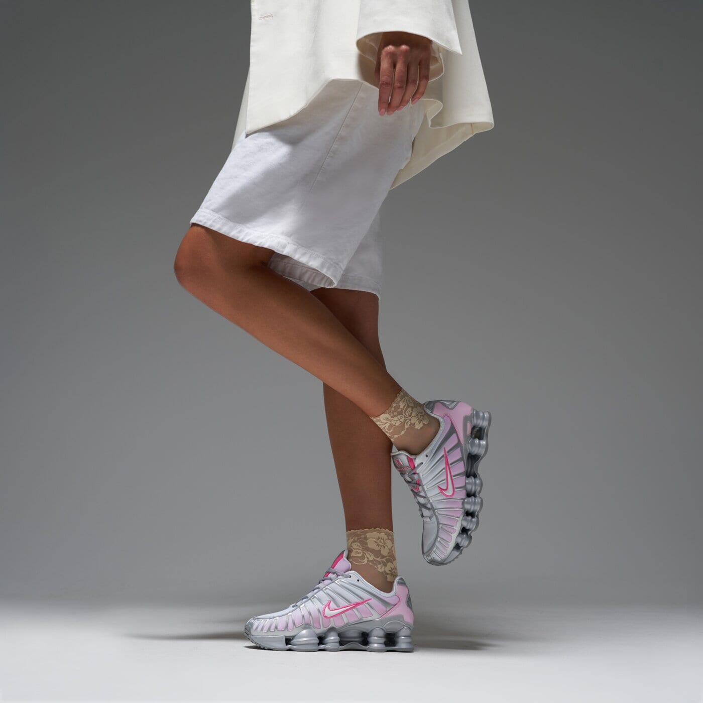 Дамски маратонки NIKE W SHOX TL  hv2520-001 цвят сив