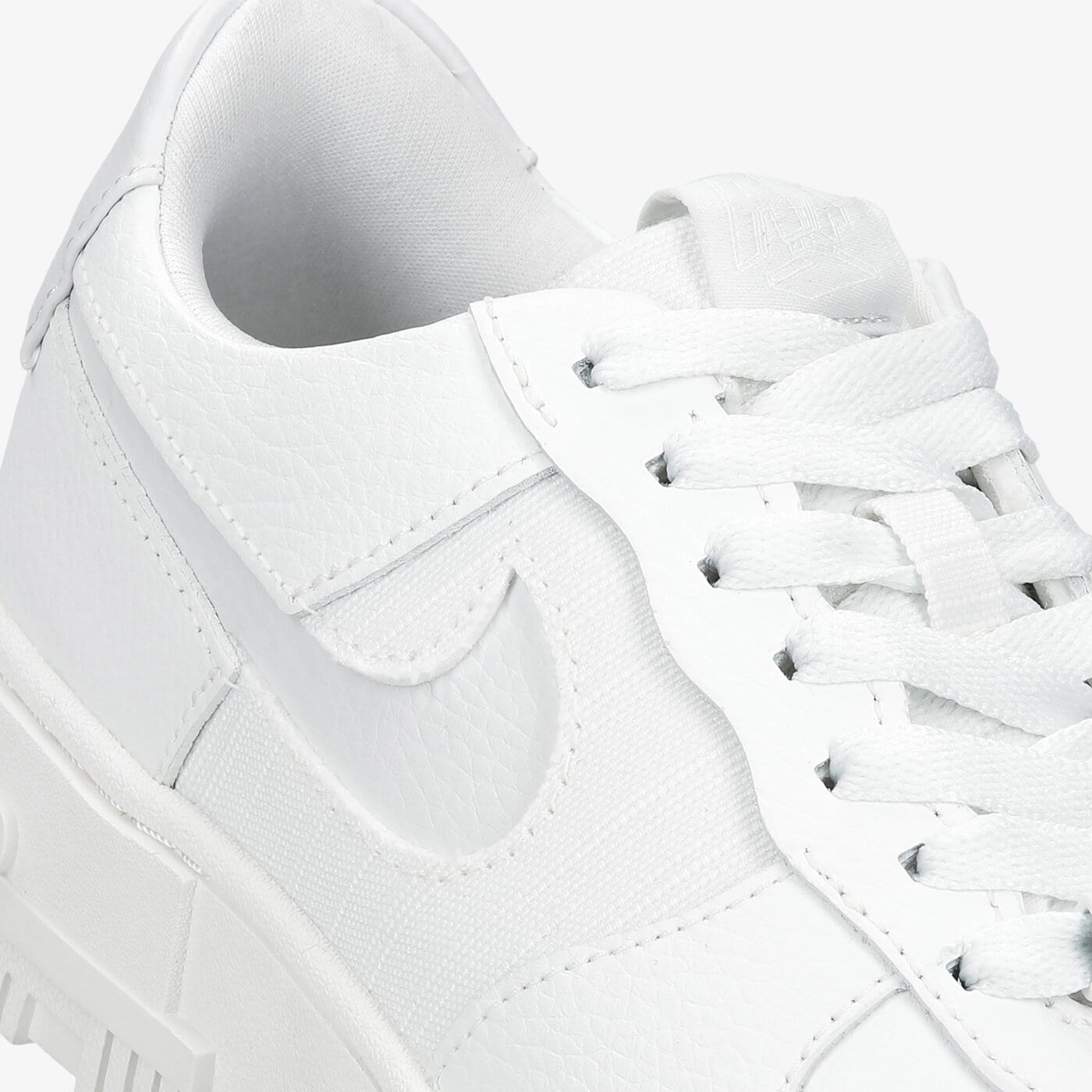 Дамски маратонки NIKE AIR FORCE 1 PIXEL ck6649-102 цвят бял