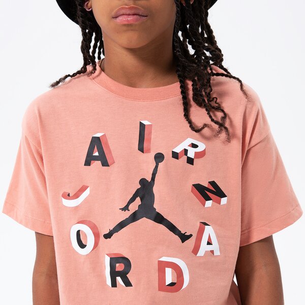 Детска тениска JORDAN ТЕНИСКА AIR JORDAN ROUND UP TEE GIRL 45b536-r1o цвят розов