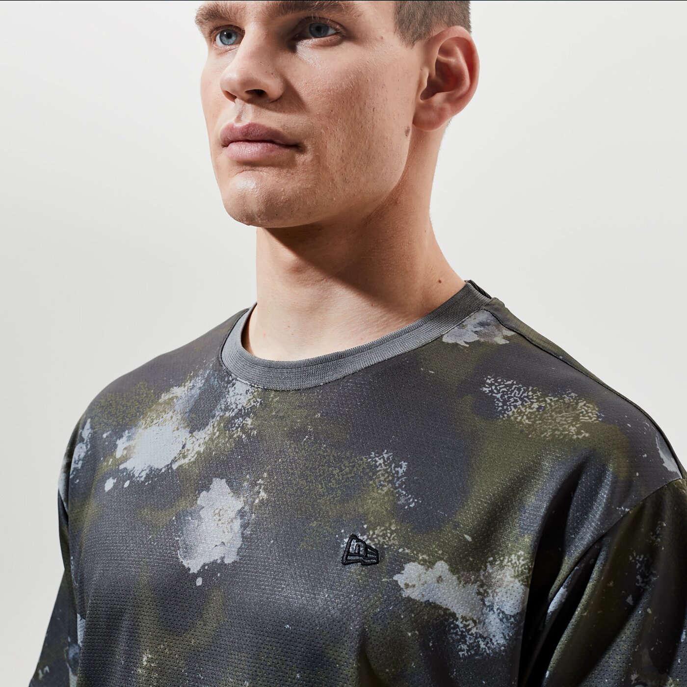 Мъжка тениска NEW ERA ТЕНИСКА OUTDOOR UTILITY OVERSIZEDTEE NEW ERA NOV 12590873 цвят многоцветен