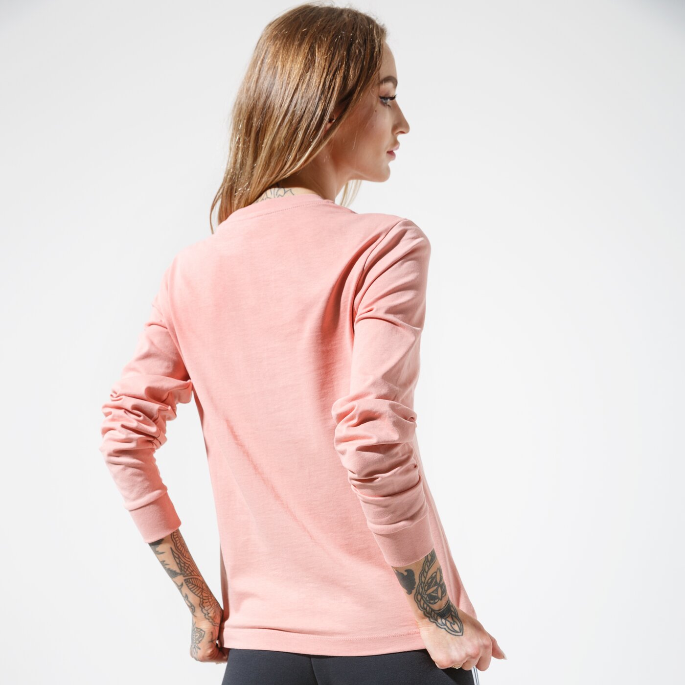 Дамска тениска VANS ТЕНИСКА FLYING V CLASSIC LS BF vn0a47wnzls1 цвят розов