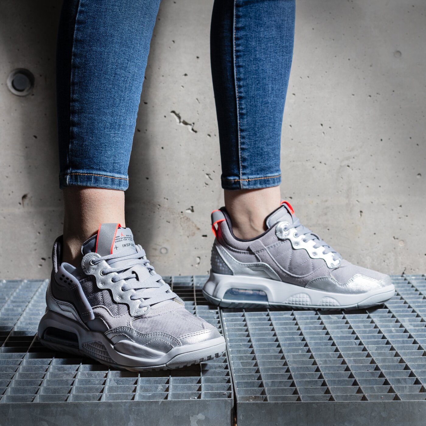 Дамски маратонки JORDAN MA2 cw5992-009 цвят сив