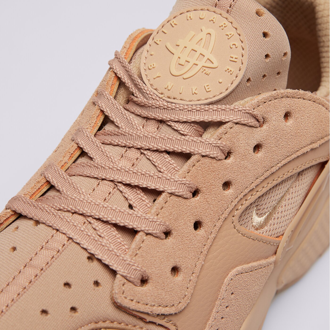 Мъжки маратонки NIKE AIR HUARACHE RUNNER dz3306-200 цвят бежов