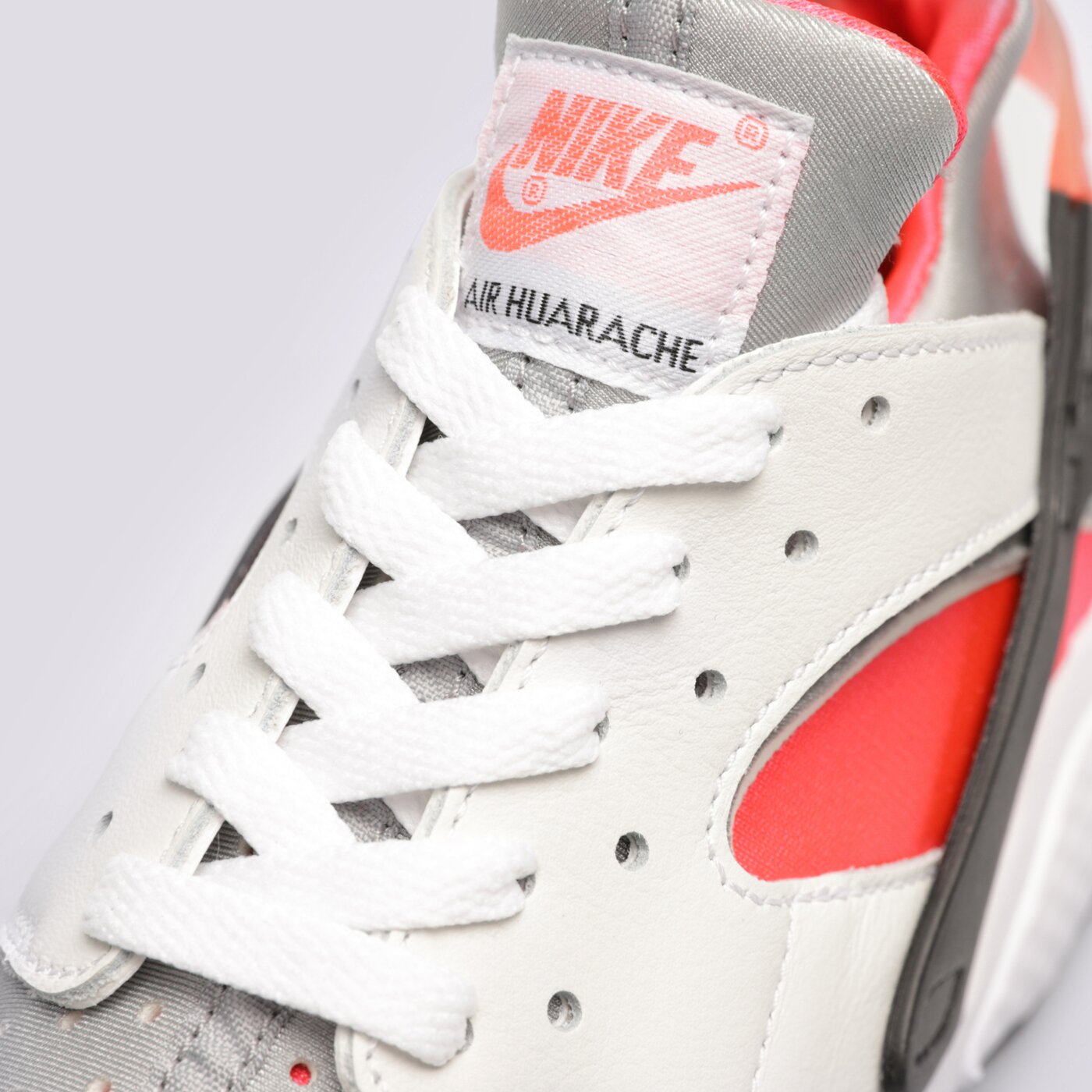 Мъжки маратонки NIKE AIR HUARACHE  dx4259-100 цвят бял