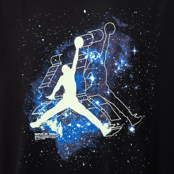 Детска тениска JORDAN ТЕНИСКА JDB SKY IS NOT THE LIMIT GLOW BOY 95d948-023 цвят черен