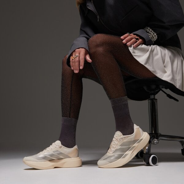 Дамски маратонки ADIDAS ADIZERO EVO SL  jr5841 цвят кремав