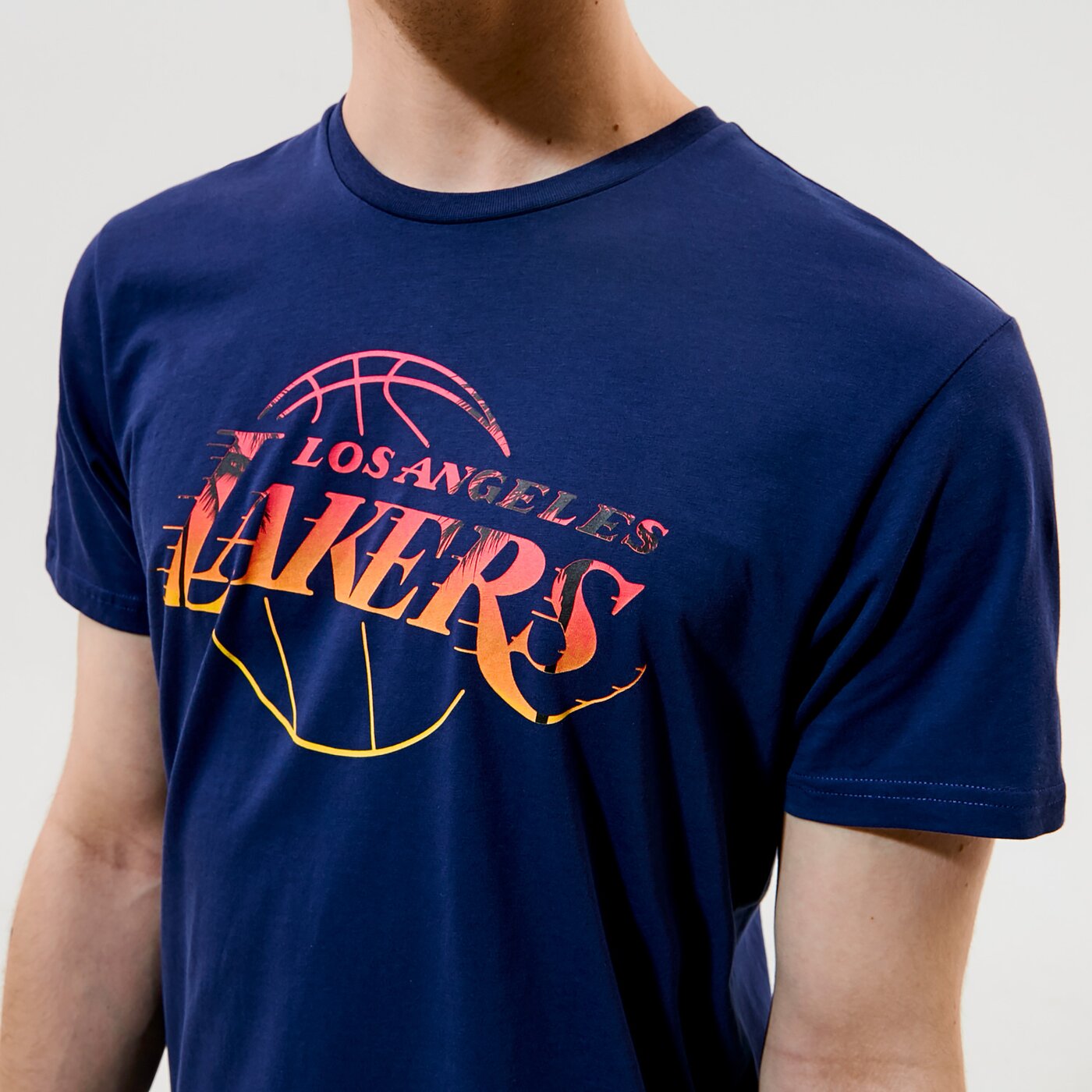 Мъжка тениска NEW ERA ТЕНИСКА SUMMER CITY INFILL LAKERS 11569530 цвят тъмносин