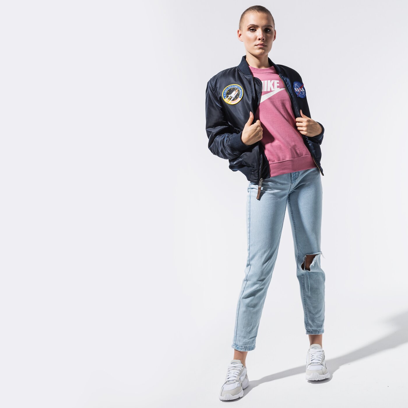 Дамски суичър NIKE СУИТЧЪР SPORTSWEAR ESSENTIAL bv4112-614 цвят розов