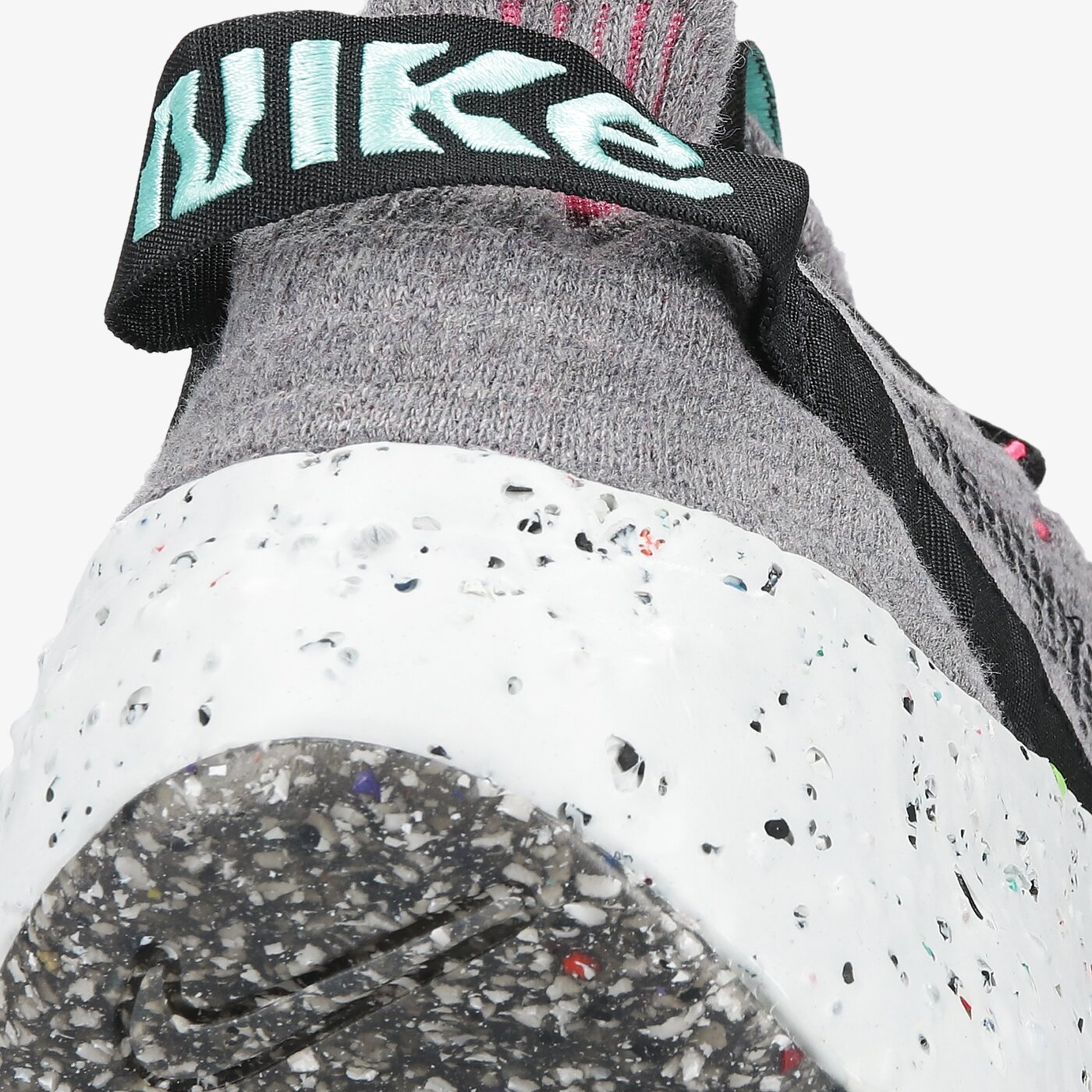 Мъжки маратонки NIKE SPACE HIPPIE 04 cz6398-003 цвят сив