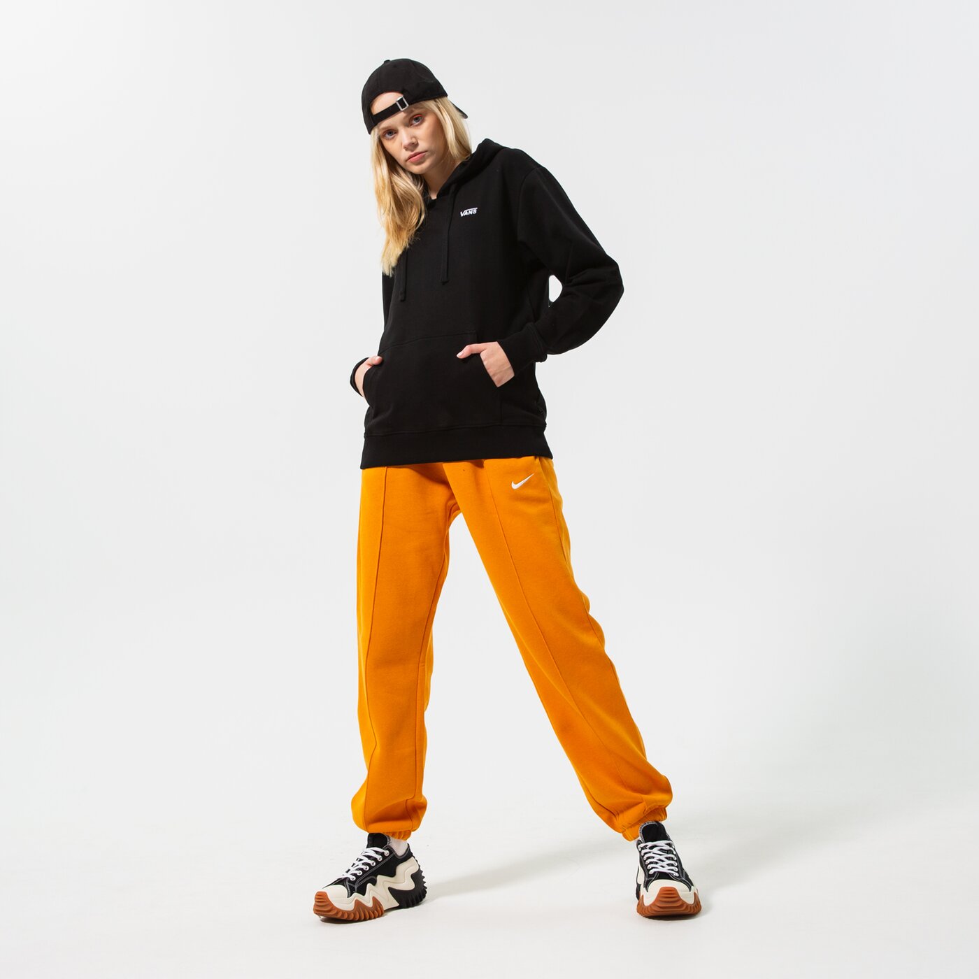 Дамски суичър VANS СУИТЧЪР С КАЧУЛКА WM FLYING V BFF FT HOODIE vn0a5ar4blk1 цвят черен