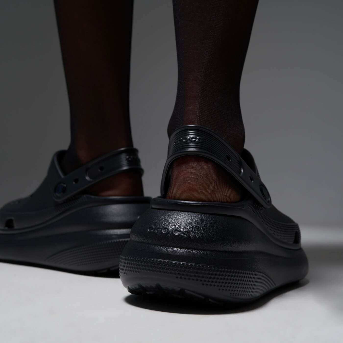 Дамски чехли и сандали CROCS CLASSIC CRUSH CLOG 207521-001 цвят черен