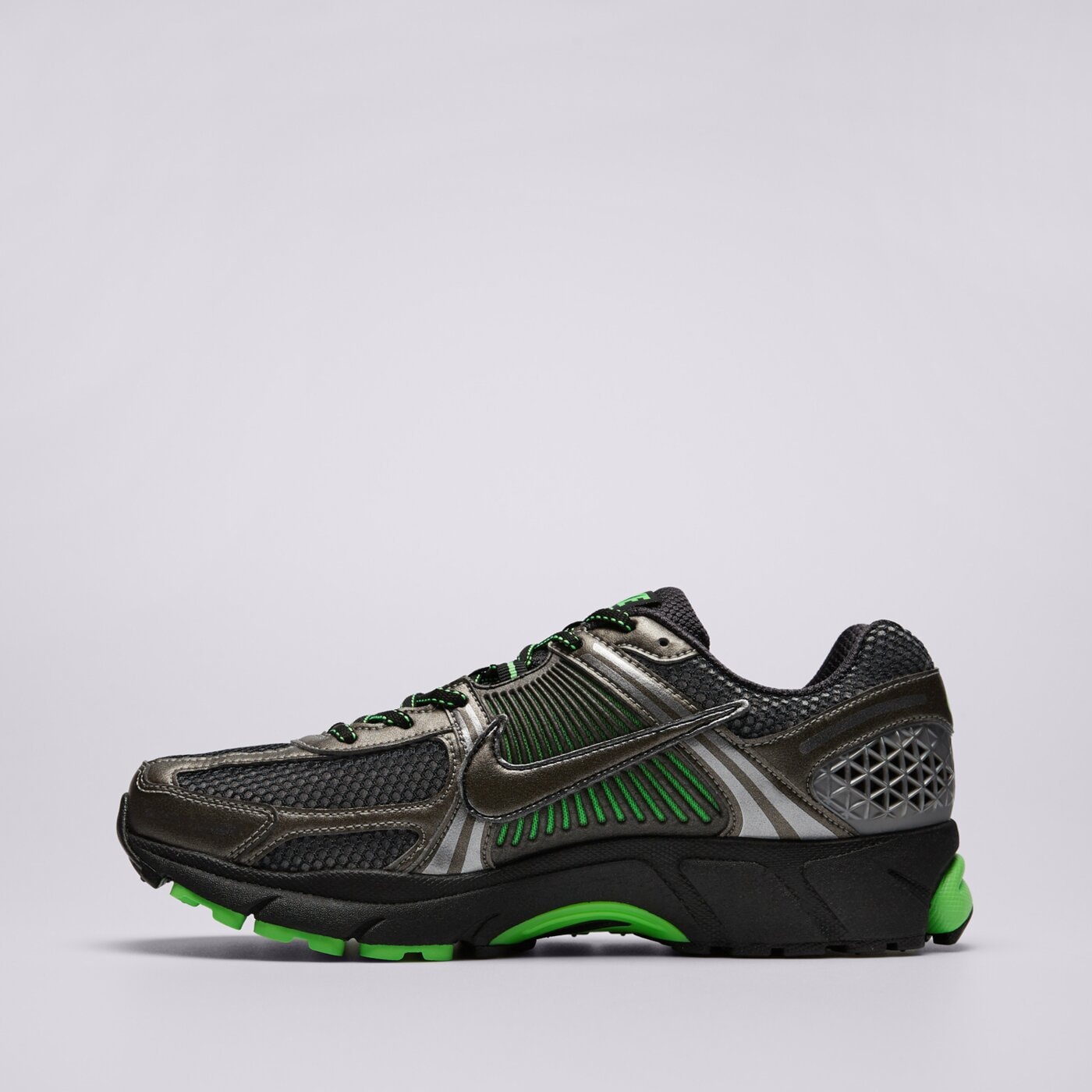 Мъжки маратонки NIKE ZOOM VOMERO 5 SE ib2988-001 цвят черен