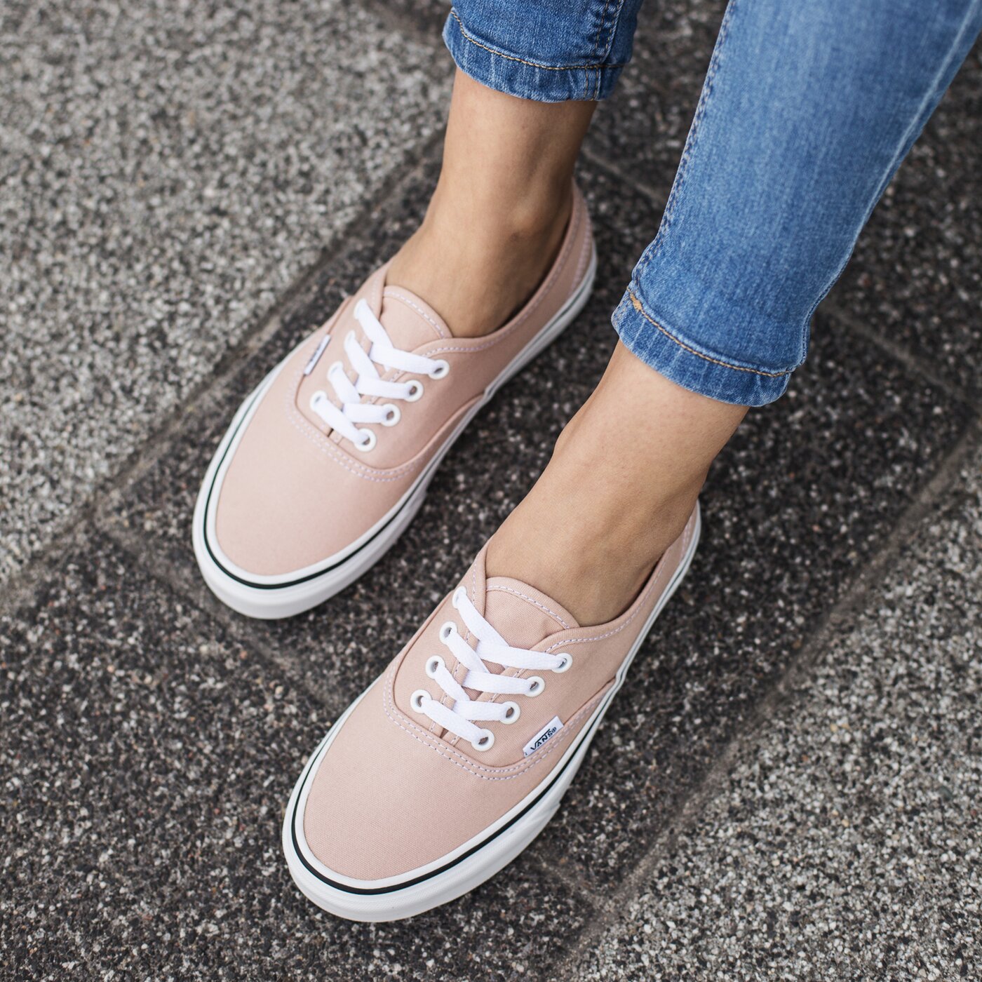 Дамски маратонки VANS UA AUTHENTIC va38emq9x цвят розов