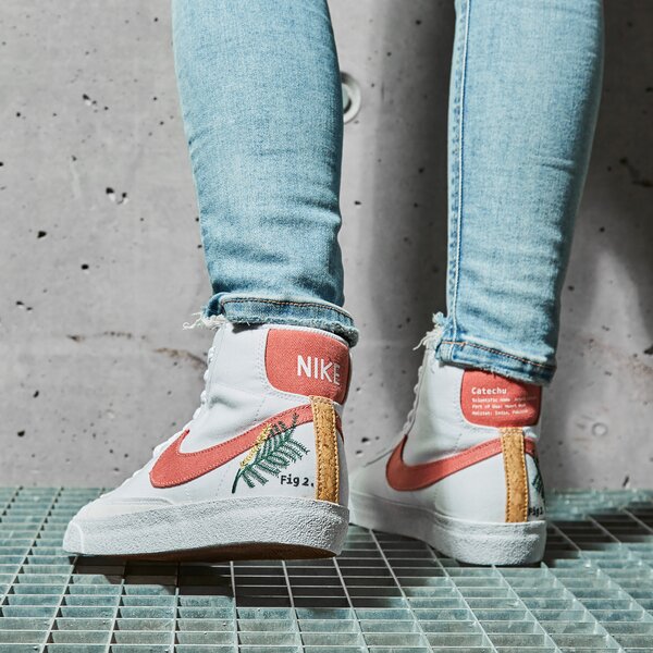 Дамски маратонки NIKE BLAZER MID '77 SE dc9265-101 цвят бял